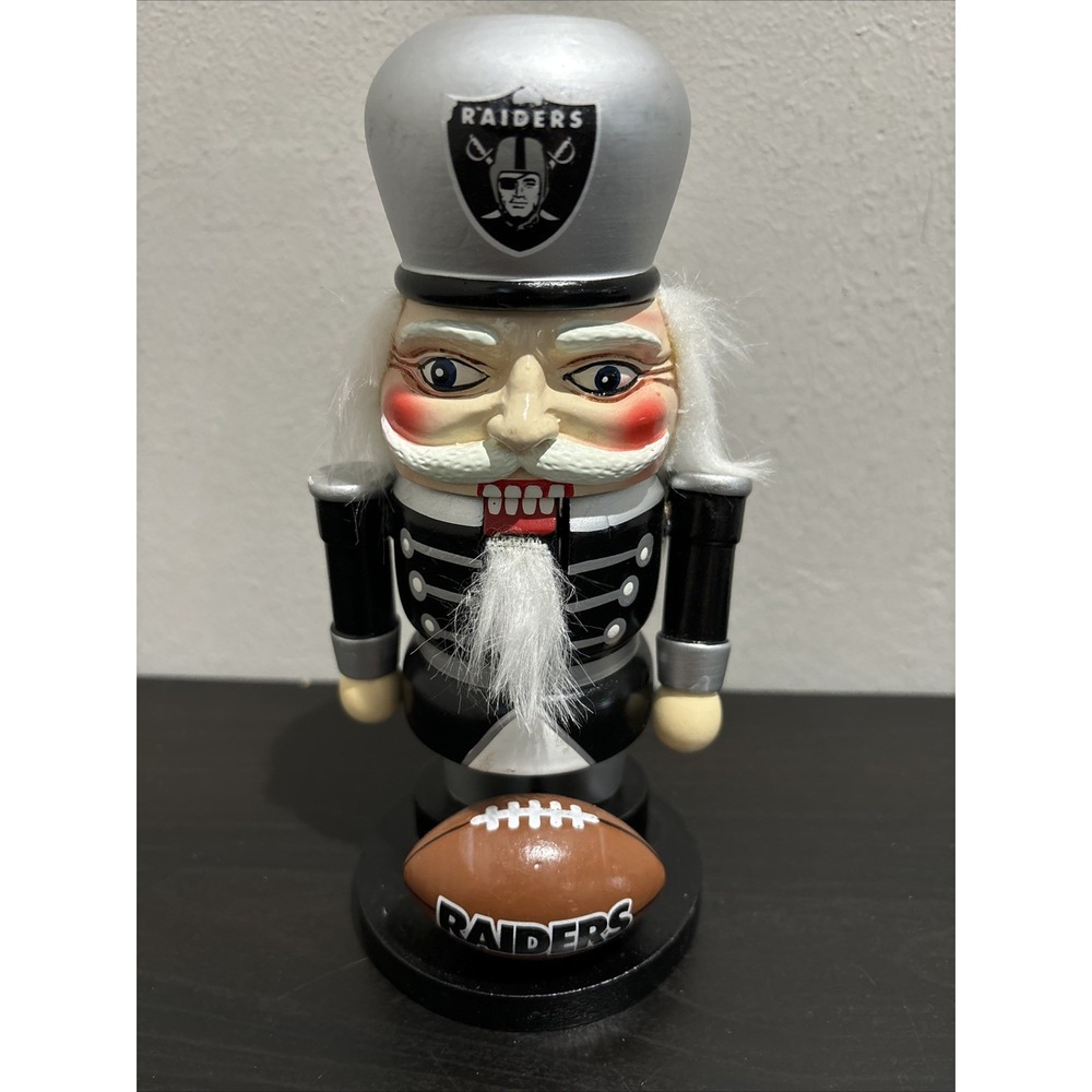 Oakland Raiders ~ Sports Collectors Christmas Nutcracker 6" by Topperscot *SEE